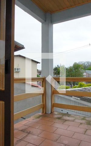 Casa à venda com 180m², 3 quartos e 3 vagasSuíte segundo andar - Varanda
