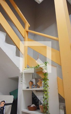 Casa à venda com 180m², 3 quartos e 3 vagasEscada - Para segundo andar