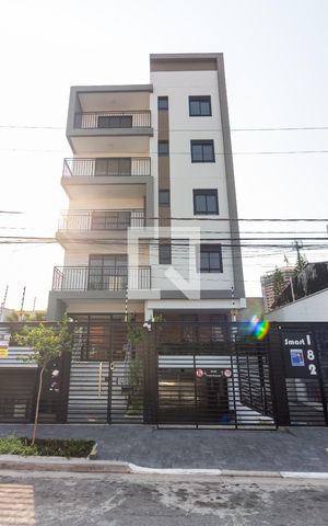 Apartamento à venda com 47m², 2 quartos e 1 vaga Apartamento à venda com 47m², 2 quartos e 1 vagaFachada
