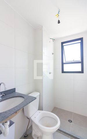 Apartamento à venda com 47m², 2 quartos e 1 vaga Apartamento à venda com 47m², 2 quartos e 1 vagaBanheiro