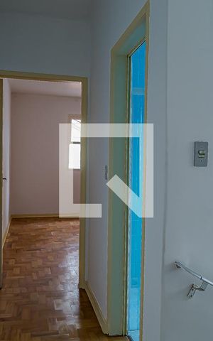 Casa à venda com 200m², 2 quartos e 1 vaga Casa à venda com 200m², 2 quartos e 1 vagaCorredor
