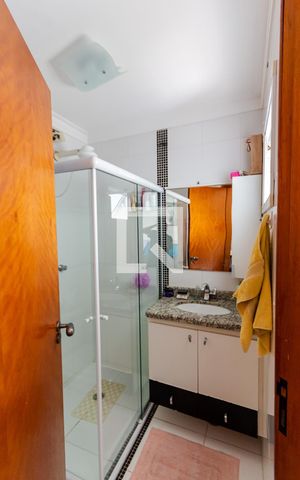 Apartamento à venda com 200m², 3 quartos e 2 vagas Apartamento à venda com 200m², 3 quartos e 2 vagasBanheiro da Suíte