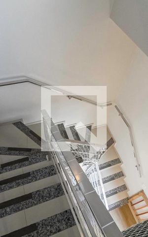 Apartamento à venda com 157m², 3 quartos e 2 vagas Apartamento à venda com 157m², 3 quartos e 2 vagasEscada