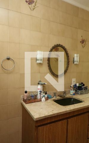 Casa à venda com 200m², 3 quartos e 2 vagasBanheiro do Quarto 1