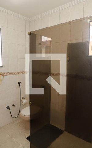 Casa à venda com 200m², 3 quartos e 2 vagasBanheiro do Quarto 2