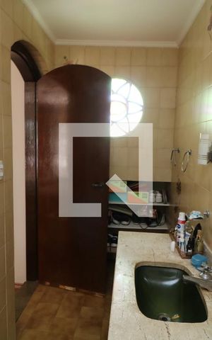 Casa à venda com 200m², 3 quartos e 2 vagasBanheiro do Quarto 1