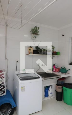 Casa à venda com 200m², 3 quartos e 2 vagasÁrea de Serviço