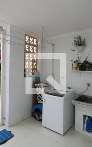 Casa à venda com 200m², 3 quartos e 2 vagasÁrea de Serviço