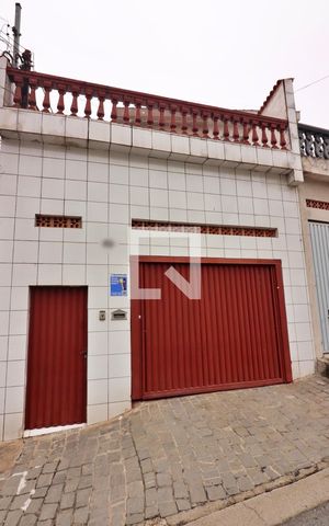 Casa à venda com 220m², 2 quartos e 3 vagasFachada