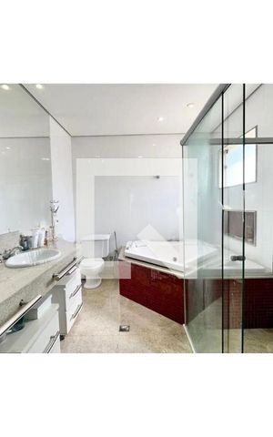 Casa à venda com 360m², 3 quartos e 3 vagas Casa à venda com 360m², 3 quartos e 3 vagasBanheiro