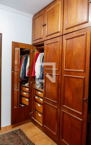 Casa à venda com 377m², 4 quartos e 4 vagas Casa à venda com 377m², 4 quartos e 4 vagasCloset do quarto 4