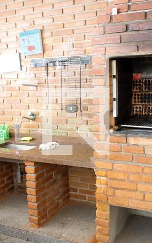 Casa à venda com 377m², 4 quartos e 4 vagas Casa à venda com 377m², 4 quartos e 4 vagasÁrea comum - Churrasqueira
