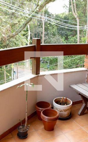 Casa à venda com 377m², 4 quartos e 4 vagas Casa à venda com 377m², 4 quartos e 4 vagasSacada