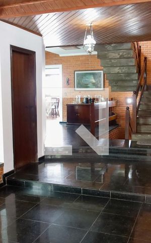Casa à venda com 377m², 4 quartos e 4 vagas Casa à venda com 377m², 4 quartos e 4 vagassala