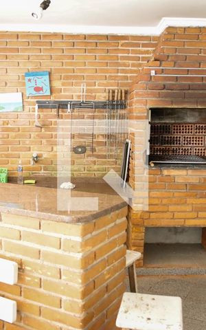 Casa à venda com 377m², 4 quartos e 4 vagas Casa à venda com 377m², 4 quartos e 4 vagasÁrea comum - Churrasqueira