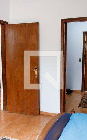 Casa à venda com 377m², 4 quartos e 4 vagas Casa à venda com 377m², 4 quartos e 4 vagasQuarto 4 - Suíte