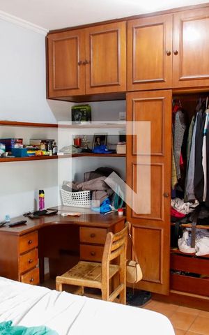 Casa à venda com 377m², 4 quartos e 4 vagas Casa à venda com 377m², 4 quartos e 4 vagasQuarto 3 - Suíte