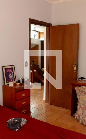 Casa à venda com 377m², 4 quartos e 4 vagas Casa à venda com 377m², 4 quartos e 4 vagasQuarto 2 - Suíte