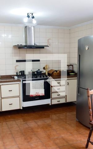 Casa à venda com 377m², 4 quartos e 4 vagas Casa à venda com 377m², 4 quartos e 4 vagasCozinha