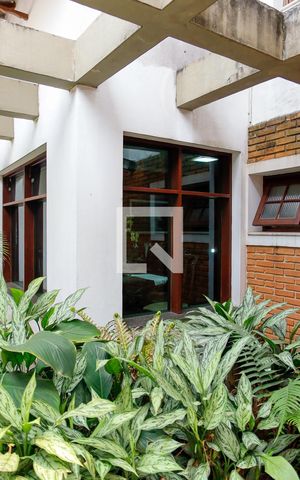 Casa à venda com 377m², 4 quartos e 4 vagas Casa à venda com 377m², 4 quartos e 4 vagasÁrea comum