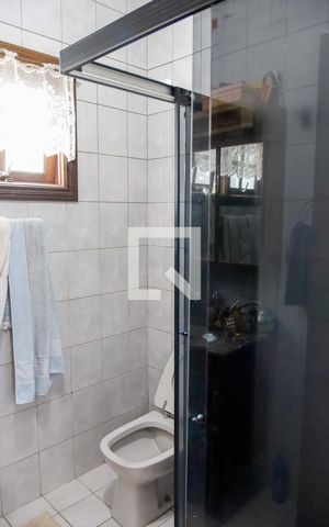 Casa à venda com 377m², 4 quartos e 4 vagas Casa à venda com 377m², 4 quartos e 4 vagasBanheiro da Suíte 3