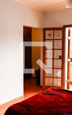 Casa à venda com 377m², 4 quartos e 4 vagas Casa à venda com 377m², 4 quartos e 4 vagasQuarto 2 - Suíte