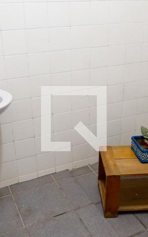 Casa à venda com 377m², 4 quartos e 4 vagas Casa à venda com 377m², 4 quartos e 4 vagasBanheiro