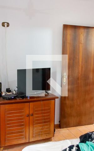 Casa à venda com 377m², 4 quartos e 4 vagas Casa à venda com 377m², 4 quartos e 4 vagasQuarto 3 - Suíte