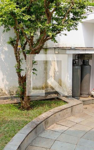 Casa à venda com 377m², 4 quartos e 4 vagas Casa à venda com 377m², 4 quartos e 4 vagasÁrea comum