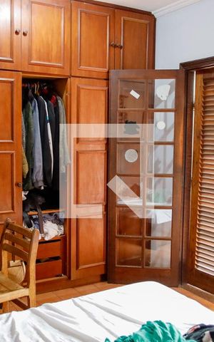 Casa à venda com 377m², 4 quartos e 4 vagas Casa à venda com 377m², 4 quartos e 4 vagasQuarto 3 - Suíte