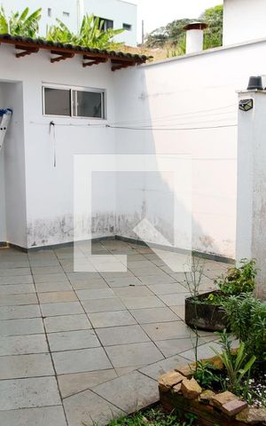 Casa à venda com 377m², 4 quartos e 4 vagas Casa à venda com 377m², 4 quartos e 4 vagasÁrea comum