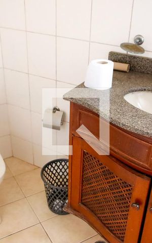 Casa à venda com 377m², 4 quartos e 4 vagas Casa à venda com 377m², 4 quartos e 4 vagasBanheiro da Suíte 1