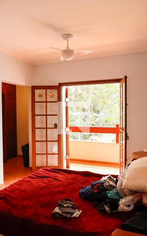 Casa à venda com 377m², 4 quartos e 4 vagas Casa à venda com 377m², 4 quartos e 4 vagasQuarto 2 - Suíte