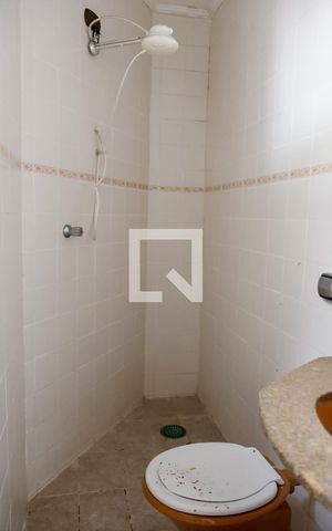 Casa à venda com 377m², 4 quartos e 4 vagas Casa à venda com 377m², 4 quartos e 4 vagasBanheiro 2