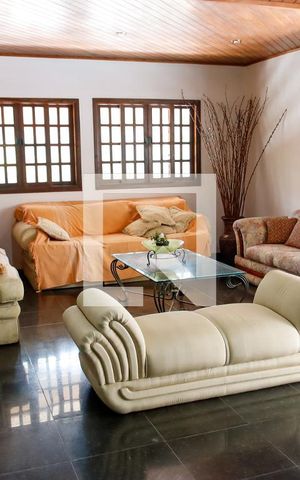 Casa à venda com 377m², 4 quartos e 4 vagas Casa à venda com 377m², 4 quartos e 4 vagassala
