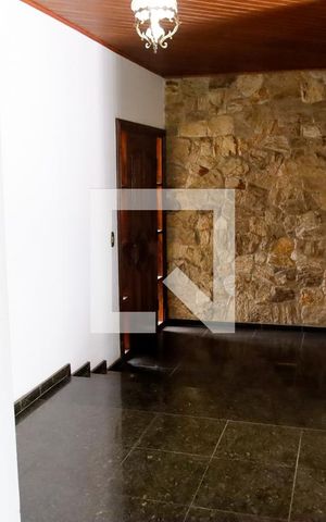 Casa à venda com 377m², 4 quartos e 4 vagas Casa à venda com 377m², 4 quartos e 4 vagassala