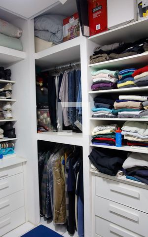 Casa à venda com 130m², 2 quartos e 3 vagas Casa à venda com 130m², 2 quartos e 3 vagasCloset da suíte 2