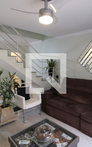 Casa de condomínio à venda com 155m², 3 quartos e 2 vagasSala