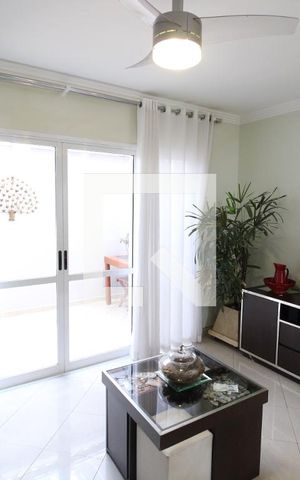 Casa de condomínio à venda com 155m², 3 quartos e 2 vagasSala