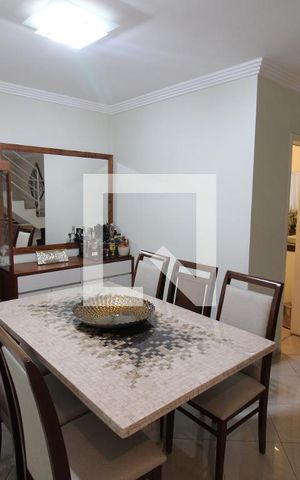 Casa de condomínio à venda com 155m², 3 quartos e 2 vagasSala