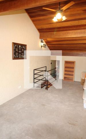 Casa de condomínio à venda com 155m², 3 quartos e 2 vagasSótão