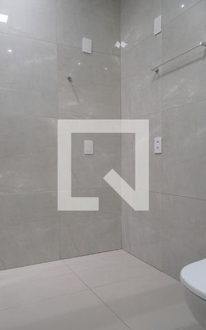 Casa à venda com 220m², 3 quartos e 4 vagas Casa à venda com 220m², 3 quartos e 4 vagasBanheiro da Suíte