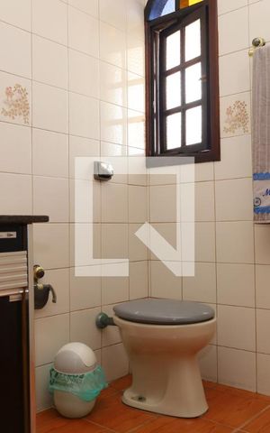 Casa à venda com 250m², 5 quartos e 2 vagasBanheiro 2