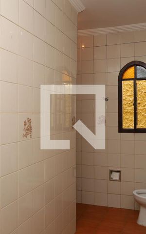 Casa à venda com 250m², 5 quartos e 2 vagasBanheiro 1