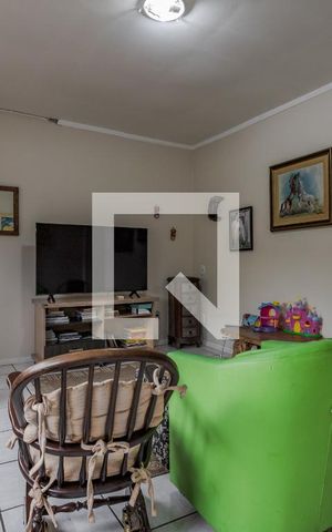 Casa à venda com 250m², 3 quartos e 3 vagas Casa à venda com 250m², 3 quartos e 3 vagasSala 1