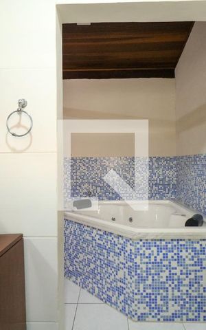 Casa à venda com 330m², 4 quartos e 3 vagas Casa à venda com 330m², 4 quartos e 3 vagasSuíte/ banheiro