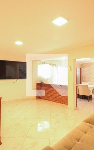 Casa à venda com 330m², 4 quartos e 3 vagas Casa à venda com 330m², 4 quartos e 3 vagasSala