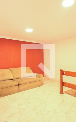 Casa à venda com 330m², 4 quartos e 3 vagas Casa à venda com 330m², 4 quartos e 3 vagasSala