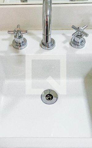 Apartamento para alugar com 74m², 2 quartos e 2 vagas Apartamento para alugar com 74m², 2 quartos e 2 vagasBanheiro