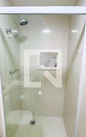 Apartamento para alugar com 74m², 2 quartos e 2 vagas Apartamento para alugar com 74m², 2 quartos e 2 vagasBanheiro